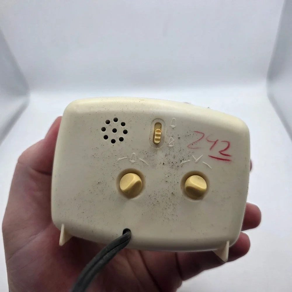 Vintage Advance Model 2049 Electric Analog Alarm Clock Ivory Cream Tested Works